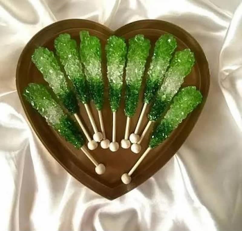 نبات رنگی سبز تهیه شده از رنگ خوراکی مجاز